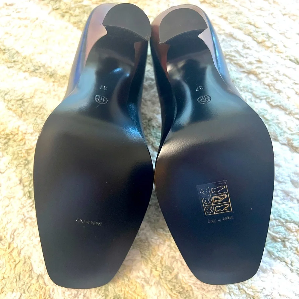 New THE ROW Leather Pumps - Picture 8 of 12